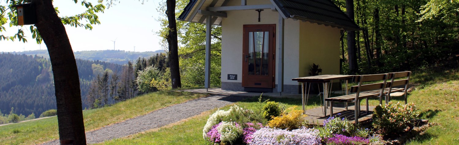 Kapelle oberhalb von Molzhain Kapelle oberhalb von Molzhain
